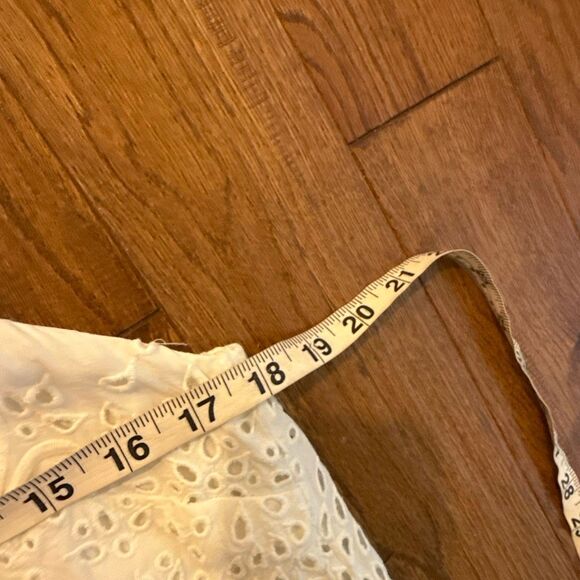 Cabi Frolic white eyelet tiered sleeveless top size M - Picture 7 of 12